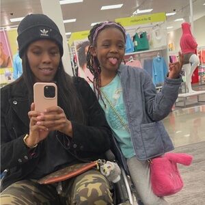 Meet your Posher, Aerial